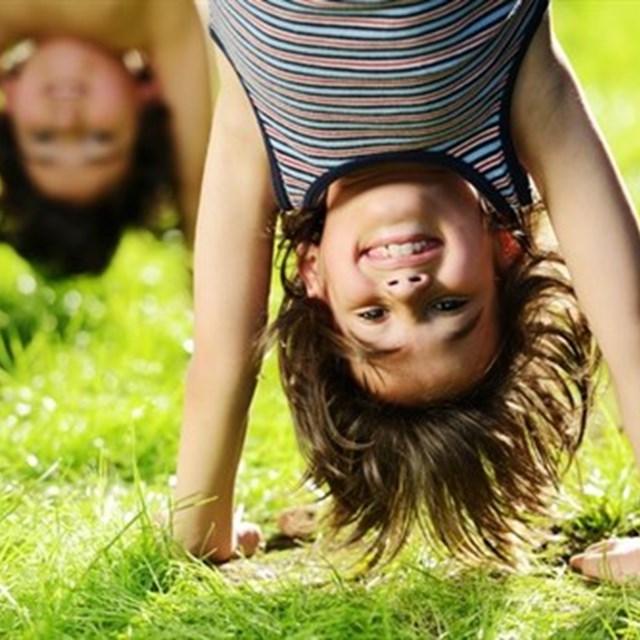 https://abcquality.org/media/i4tneqyw/kids-doing-a-handstand-outside.jpeg?anchor=center&mode=crop&width=640&height=640&rnd=133223891774100000